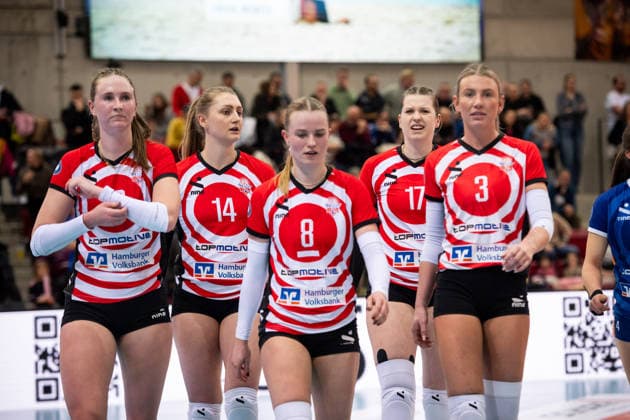 Hannah Ammerman ETV Hamburger Volksbank Volleys, 12 , Fiona Dittmann ETV Hamburger Volksbank Volleys, 14 , Zoe Konjer ETV Hamburger Volksbank Volleys, 08 , Louisa Krams ETV Hamburger Volksbank Volleys, 17 , Lina Koester ETV Hamburger Volksbank Volleys, 03 visibly disappointed after losing the set GER, Allianz MTV Stuttgart ETV Hamburger Volksbank Volleys, Volleyball Bundesliga, VBL, 2025 2026 season, 11 01 2026 GER, Allianz MTV Stuttgart ETV Hamburger Volksbank Volleys, Volleyball Bundesliga, VBL, 2025 2026 season, 11 01 2026 Stuttgart Copyright: xSandyxDinkelackerx EP_SDR