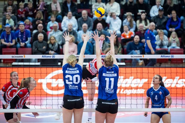 Stuttgart block of Marie Steinhilber Allianz MTV Stuttgart, 20 and Pauline Martin Allianz MTV Stuttgart, 11 GER, Allianz MTV Stuttgart ETV Hamburger Volksbank Volleys, Volleyball Bundesliga, VBL, 2025 2026 season, 11 01 2026 GER, Allianz MTV Stuttgart ETV Hamburger Volksbank Volleys, Volleyball Bundesliga, VBL, 2025 2026 season, 11 01 2026 Stuttgart Copyright: xSandyxDinkelackerx EP_SDR