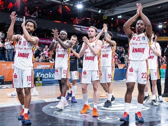 Davion Mintz Fitness First Wuerzburg Baskets, 10 , Charles Thompson Fitness First Wuerzburg Baskets, 32 , Lukas Herzog Fitness First Wuerzburg Baskets, 01 , David Muenkat Fitness First Wuerzburg Baskets, 55 and Johnathan Stove Fitness First Wuerzburg Baskets, 22 are happy, clap and cheer RASTA Vechta vs Fitness First Wuerzburg Baskets, Basketball, easyCredit Basketball Bundesliga, Matchday 15, Season 2025 2026, 11 01 2026 RASTA Vechta vs Fitness First Wuerzburg Baskets, Basketball, easyCredit Basketball Bundesliga, Matchday 15, Season 2025 2026, 11 01 2026 Vechta Copyright: xEibner-Pressefoto DamianxKruczynx EP_DKI