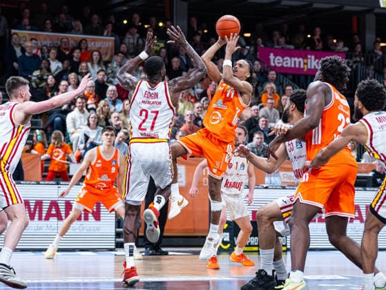 Alonzo Verge Jr RASTA Vechta, 11 throws to the basket RASTA Vechta vs Fitness First Wuerzburg Baskets, Basketball, easyCredit Basketball Bundesliga, Matchday 15, Season 2025 2026, 11 01 2026 RASTA Vechta vs Fitness First Wuerzburg Baskets, Basketball, easyCredit Basketball Bundesliga, Matchday 15, Season 2025 2026, 11 01 2026 Vechta Copyright: xEibner-Pressefoto DamianxKruczynx EP_DKI