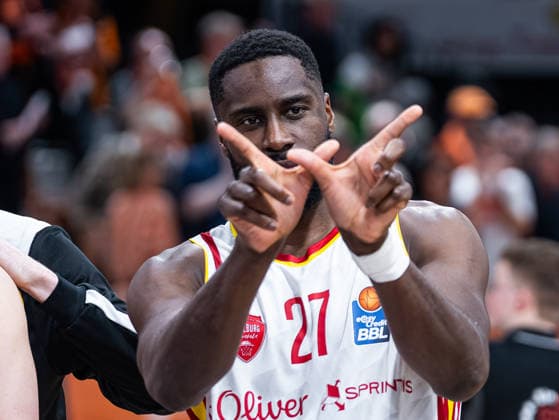 Eddy Edigin Jr Fitness First Wuerzburg Baskets, 27 cheers RASTA Vechta vs Fitness First Wuerzburg Baskets, Basketball, easyCredit Basketball Bundesliga, Matchday 15, Season 2025 2026, 11 01 2026 RASTA Vechta vs Fitness First Wuerzburg Baskets, Basketball, easyCredit Basketball Bundesliga, Matchday 15, Season 2025 2026, 11 01 2026 Vechta Copyright: xEibner-Pressefoto DamianxKruczynx EP_DKI