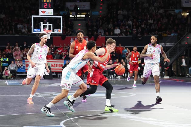 Andreas Obst FC Bayern Basketball, 13 with ball with Joel Aminu Telekom Baskets Bonn, 21 and Jeff Garrett Jr Telekom Baskets Bonn, 04 , GER, FC Bayern Basketball vs Telekom Baskets Bonn, Basketball, easycredit Basketball Bundesliga, 15 Matchday, Season 2025 2026, 11 01 2026, GER, FC Bayern Basketball vs Telekom Baskets Bonn, Basketball, easycredit Basketball Bundesliga, 15 Matchday, Season 2025 2026, 11 01 2026 Munich Copyright: xEibner-Pressefoto JennixMaulx EP_JML