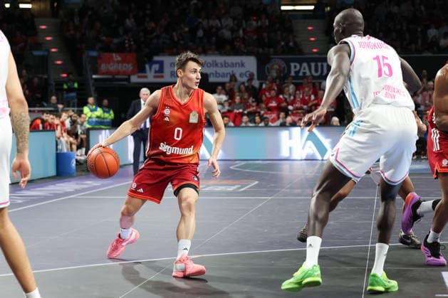 Nenad Dimitrijevic FC Bayern Basketball, 00 with Kur Jongkuch Telekom Baskets Bonn, 15 , GER, FC Bayern Basketball vs Telekom Baskets Bonn, Basketball, easycredit Basketball Bundesliga, 15 Matchday, Season 2025 2026, 11 01 2026, GER, FC Bayern Basketball vs Telekom Baskets Bonn, Basketball, easycredit Basketball Bundesliga, 15 Matchday, Season 2025 2026, 11 01 2026 Munich Copyright: xEibner-Pressefoto JennixMaulx EP_JML