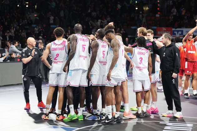 Player group of Telekom Baskets Bonn after the match, GER, FC Bayern Basketball vs Telekom Baskets Bonn, Basketball, easycredit Basketball Bundesliga, Matchday 15, Season 2025 2026, 11 01 2026, GER, FC Bayern Basketball vs Telekom Baskets Bonn, Basketball, easycredit Basketball Bundesliga, Matchday 15, Season 2025 2026, 11 01 2026 Muenchen Copyright: xEibner-Pressefoto JennixMaulx EP_JML