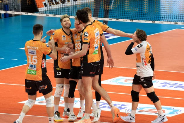 DEU, DVV, 1 VBL, BR Volleys vs SWD powevolleys Dueren, 11 01 2026, Max Schmeling Halle, Berlin, DEU, DVV, 1 VBL, BR Volleys vs SWD powevolleys Dueren, in the picture BR Volleys players circle nordphotoxGmbHx xEngler nph00076