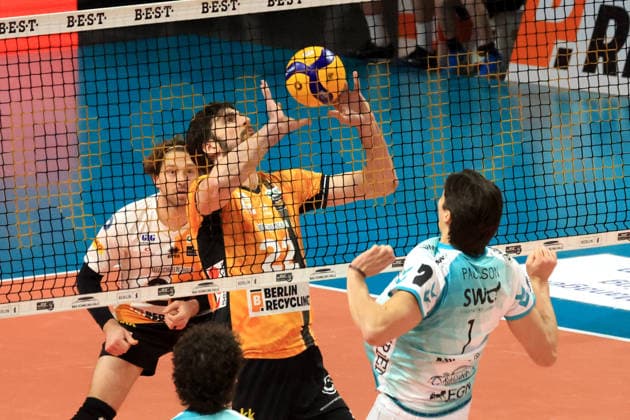 DEU, DVV, 1 VBL, BR Volleys vs SWD powevolleys Dueren, 11 01 2026, Max Schmeling Halle, Berlin, DEU, DVV, 1 VBL, BR Volleys vs SWD powevolleys Dueren, in the picture Jake Hanes BR Volleys 22 , Kyle Paulson Dueren 1 nordphotoxGmbHx xEngler nph00076