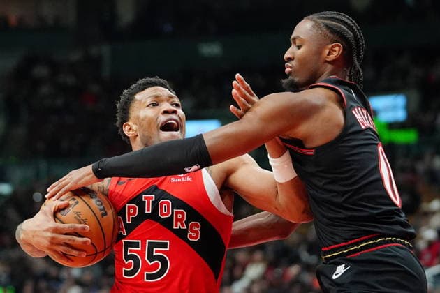 January 11, 2026, Toronto, On, CANADA: Toronto Raptors guard Alijah Martin (55) clutches the ball as he fends off Philadelphia 76ers guard Tyrese Maxey (0) during first half NBA, Basketball Herren, USA basketball action in Toronto, Sunday, Jan. 11, 2026. Canada News - January 11, 2026 - ZUMAc35_ 20260111_zaf_c35_063 Copyright: xFrankxGunnx