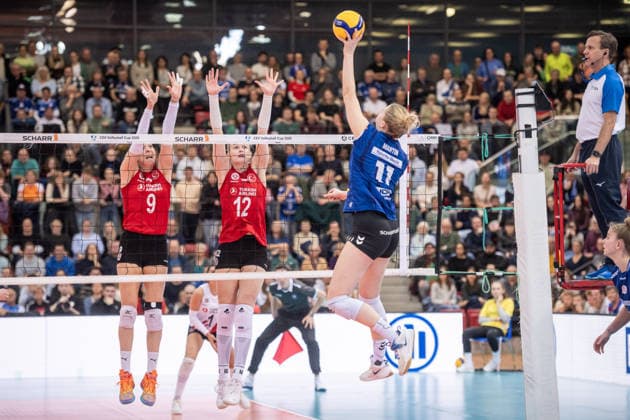 Pauline Martin Allianz MTV Stuttgart, 11 against Buesra Kilicli THY Istanbul, 09 and Hanna Orthmann THY Istanbul, 12 GER, Allianz MTV Stuttgart THY Istanbul, CEV Volleyball Cup 2026 Round of 16, CEV, 2025 2026 season, 14 01 2026 GER, Allianz MTV Stuttgart THY Istanbul, CEV Volleyball Cup 2026 Round of 16, CEV, 2025 2026 season, 14 01 2026 Stuttgart Copyright: xSandyxDinkelackerx EP_SDR