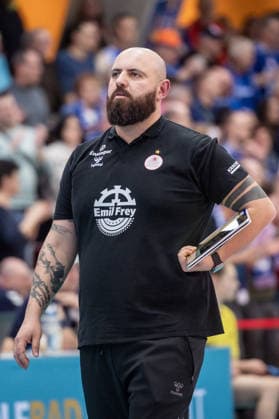 Konstantin Bitter Allianz MTV Stuttgart, Head Coach always fully focused GER, Allianz MTV Stuttgart THY Istanbul, CEV Volleyball Cup 2026 Round of 16, CEV, 2025 2026 season, 14 01 2026 GER, Allianz MTV Stuttgart THY Istanbul, CEV Volleyball Cup 2026 Round of 16, CEV, 2025 2026 season, 14 01 2026 Stuttgart Copyright: xSandyxDinkelackerx EP_SDR