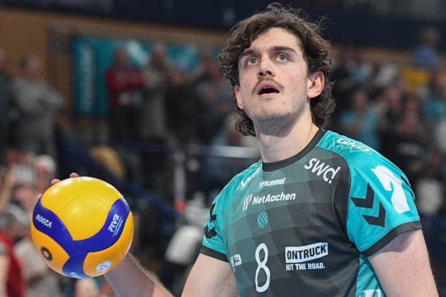 Robin Baghdady Powervolleys Düren, 8 on serve, free frame, single frame, action, action, 14 01 2026, Düren Germany , Volleyball, 1 Bundesliga Men, SWD Powervolleys Düren VfB Friedrichshafen xmhx