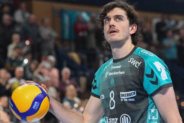 Robin Baghdady Powervolleys Düren, 8 on serve, free frame, single frame, action, action, 14 01 2026, Düren Germany , Volleyball, 1 Bundesliga Men, SWD Powervolleys Düren VfB Friedrichshafen xmhx