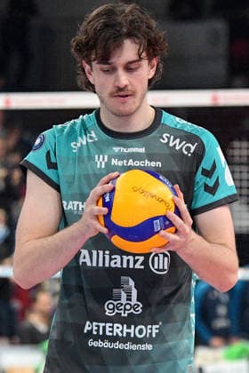 Robin Baghdady Powervolleys Düren, 8 on serve, free frame, single frame, action, action, 14 01 2026, Düren Germany , Volleyball, 1 Bundesliga Men, SWD Powervolleys Düren VfB Friedrichshafen xmhx