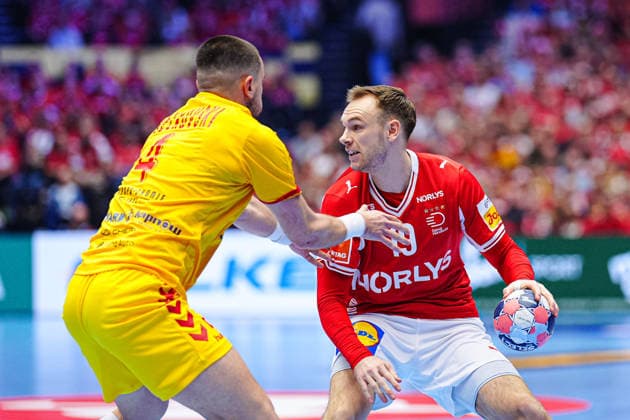 Martin Velkovski North Macedonia, 04 , Mathias Gidsel Denmark, 19 DEN, Denmark vs North Macedonia, Handball, EHF European Championship 2026, Group B, Matchday 1, 16 01 2026 DEN, Denmark vs North Macedonia, Handball, EHF European Championship 2026, Group B, Matchday 1, 16 01 2026 Herning Copyright: xEibner-Pressefoto MarcelxvonxFehrnx EP_MFN