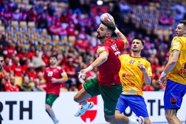 Throw Goal Miguel Neves Portugal, 20 DEN, Portugal vs Romania, Handball, EHF European Championship 2026, Group B, Matchday 1, 16 01 2026 DEN, Portugal vs Romania, Handball, EHF European Championship 2026, Group B, Matchday 1, 16 01 2026 Herning Copyright: xEibner-Pressefoto MarcelxvonxFehrnx EP_MFN