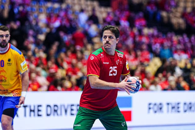 7 meter throw goal Antonio Areia Portugal, 25 DEN, Portugal vs Romania, Handball, EHF European Championship 2026, Group B, Matchday 1, 16 01 2026 DEN, Portugal vs Romania, Handball, EHF European Championship 2026, Group B, Matchday 1, 16 01 2026 Herning Copyright: xEibner-Pressefoto MarcelxvonxFehrnx EP_MFN