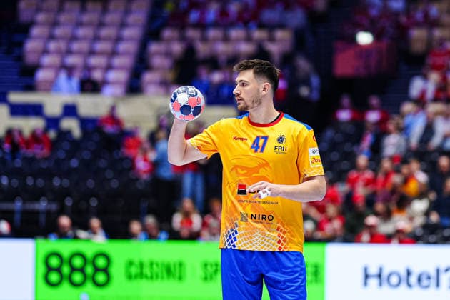 Andrei Buzle Romania, 47 DEN, Portugal vs Romania, Handball, EHF European Championship 2026, Group B, Matchday 1, 16 01 2026 DEN, Portugal vs Romania, Handball, EHF European Championship 2026, Group B, Matchday 1, 16 01 2026 Herning Copyright: xEibner-Pressefoto MarcelxvonxFehrnx EP_MFN