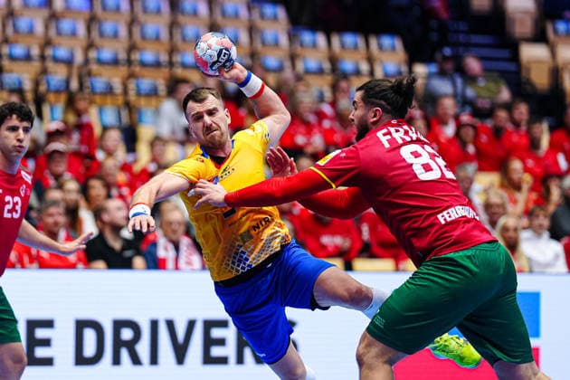Throw Goal Radu Ghita Romania, 13 , Luis Frade Portugal, 82 DEN, Portugal vs Romania, Handball, EHF European Championship 2026, Group B, Matchday 1, 16 01 2026 DEN, Portugal vs Romania, Handball, EHF European Championship 2026, Group B, Matchday 1, 16 01 2026 Herning Copyright: xEibner-Pressefoto MarcelxvonxFehrnx EP_MFN