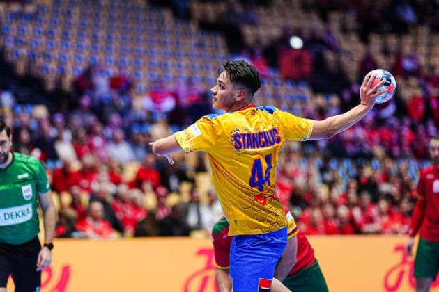7 meter throw goal Daniel Stanciuc Romania, 44 DEN, Portugal vs Romania, Handball, EHF European Championship 2026, Group B, Matchday 1, 16 01 2026 DEN, Portugal vs Romania, Handball, EHF European Championship 2026, Group B, Matchday 1, 16 01 2026 Herning Copyright: xEibner-Pressefoto MarcelxvonxFehrnx EP_MFN