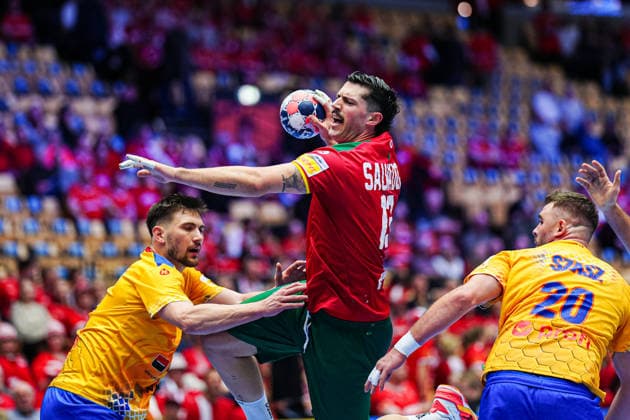 Throw Goal Salvador Salvador Portugal, 13 DEN, Portugal vs. Romania, Handball, EHF European Championship 2026, Group B, Matchday 1, 16 01 2026 DEN, Portugal vs. Romania, Handball, EHF European Championship 2026, Group B, Matchday 1, 16 01 2026 Herning Copyright: xEibner-Pressefoto MarcelxvonxFehrnx EP_MFN
