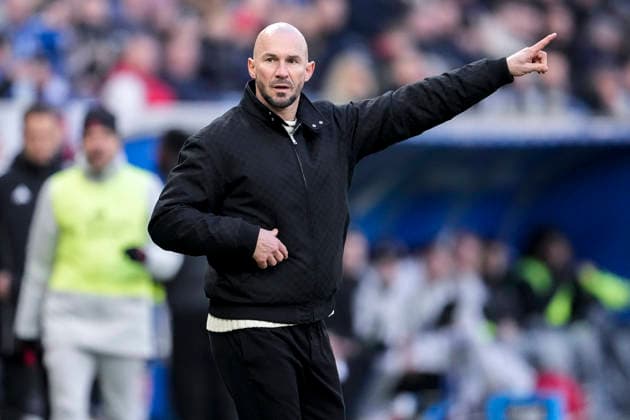 Christian Ilzer Coach, Head Coach, Hoffenheim , gives instructions, gestures, gesticulates with arms, single image, single photo, action, action, 17 01 2026, Sinsheim Germany , Football, Bundesliga, TSG 1899 Hoffenheim Bayer 04 Leverkusen, DFB DFL REGULATIONS PROHIBIT ANY USE OF PHOTOGRAPHS AS IMAGE SEQUENCES AND OR QUASI VIDEO xozx