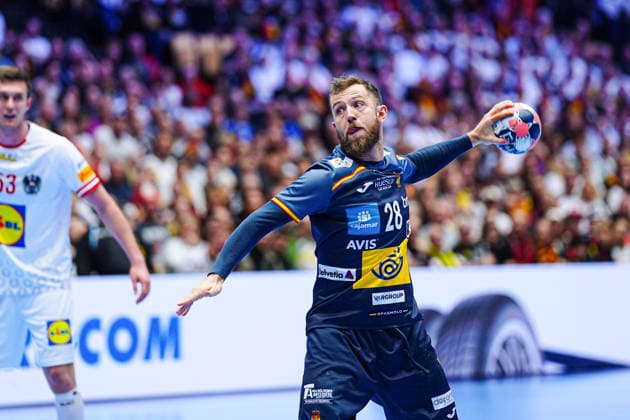 7 meter throw goal Aleix Gomez Spain, 28 DEN, Austria vs Spain, Handball, EHF European Championship 2026, Group A, Matchday 2, 17 01 2026 DEN, Austria vs Spain, Handball, EHF European Championship 2026, Group A, Matchday 2, 17 01 2026 Herning Copyright: xEibner-Pressefoto MarcelxvonxFehrnx EP_MFN