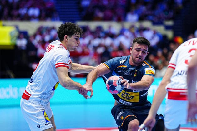 Elias Kofler Austria, 66 , Jan Gurri Spain, 07 DEN, Austria vs Spain, Handball, EHF European Championship 2026, Group A, Matchday 2, 17 01 2026 DEN, Austria vs Spain, Handball, EHF European Championship 2026, Group A, Matchday 2, 17 01 2026 Herning Copyright: xEibner-Pressefoto MarcelxvonxFehrnx EP_MFN