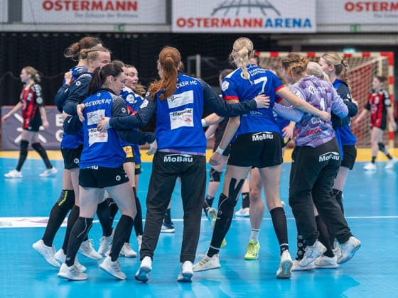 The Rostock players celebrate the victory TSV Bayer 04 Leverkusen vs Rostocker Handball Club, Handball, ALSCO Handballbundesliga Frauen, 14 Spieltag, Saison 2025 2026, 18 01 2026 TSV Bayer 04 Leverkusen vs Rostocker Handball Club, Handball, ALSCO Handballbundesliga Frauen, 18 Spieltag, Saison 2025 2026, 18 01 2026 Leverkusen Copyright: xEibner-Pressefoto ThomasxHaeslerx EP_THR