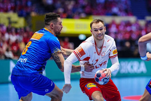 Robert Militaru Romania, 08 , Mathias Gidsel Denmark, 19 DEN, Romania vs Denmark, Handball, EHF European Championship 2026, Group B, Matchday 2, 18 01 2026 DEN, Romania vs Denmark, Handball, EHF European Championship 2026, Group B, Matchday 2, 18 01 2026 Herning Copyright: xEibner-Pressefoto MarcelxvonxFehrnx EP_MFN