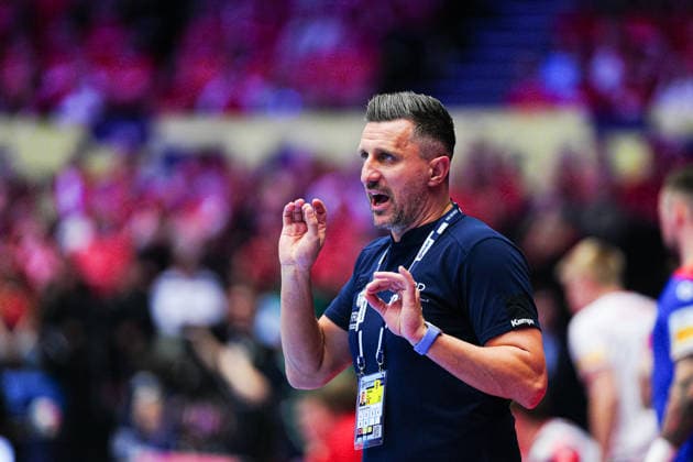 George Buricea Romania, Coach DEN, Romania vs Denmark, Handball, EHF European Championship 2026, Group B, Matchday 2, 18 01 2026 DEN, Romania vs Denmark, Handball, EHF European Championship 2026, Group B, Matchday 2, 18 01 2026 Herning Copyright: xEibner-Pressefoto MarcelxvonxFehrnx EP_MFN