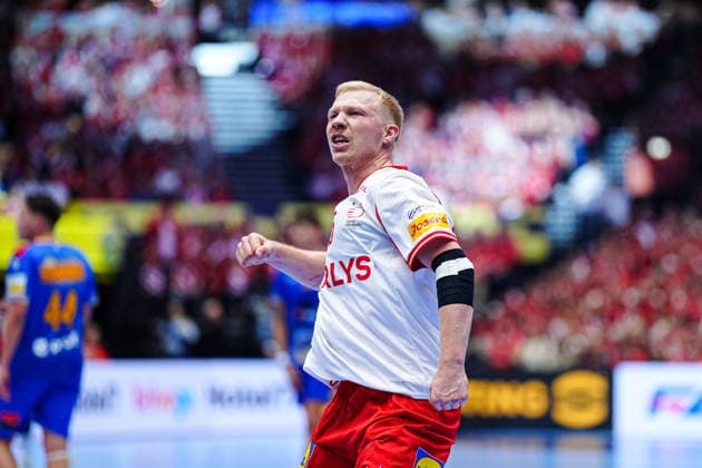 Goal celebration Magnus Saugstrup Denmark, 15 DEN, Romania vs Denmark, Handball, EHF European Championship 2026, Group B, Matchday 2, 18 01 2026 DEN, Romania vs Denmark, Handball, EHF European Championship 2026, Group B, Matchday 2, 18 01 2026 Herning Copyright: xEibner-Pressefoto MarcelxvonxFehrnx EP_MFN