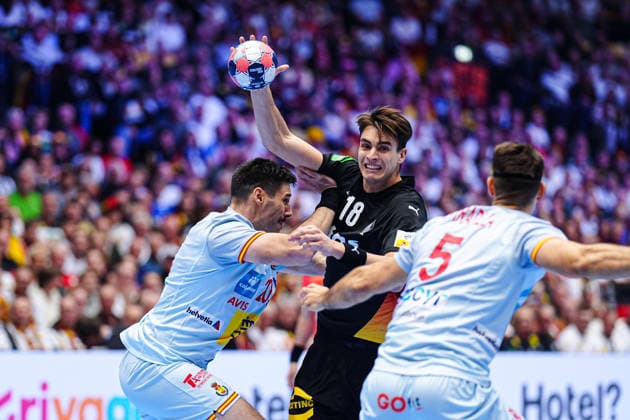 Abel Serdio Spain, 20 , Julian Koester Germany, 18 DEN, Germany vs Spain, Handball, EHF European Championship 2026, Group A, Matchday 3, 19 01 2026 DEN, Germany vs Spain, Handball, EHF European Championship 2026, Group A, Matchday 3, 19 01 2026 Herning Copyright: xEibner-Pressefoto MarcelxvonxFehrnx EP_MFN