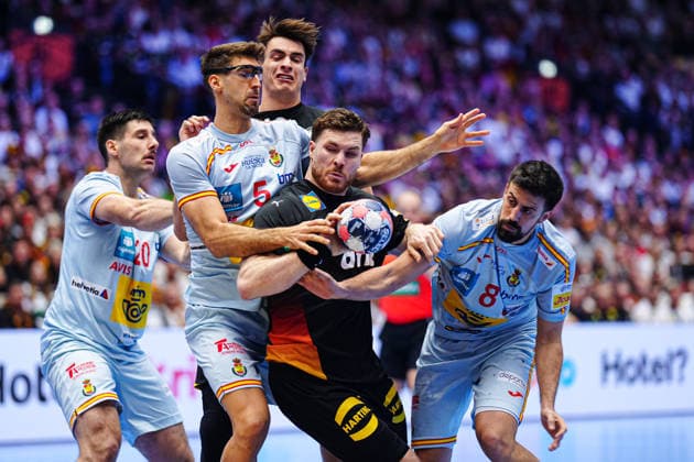 Antonio Serradilla Spain, 05 , Johannes Golla Germany, 04 , Agustin Casado Spain, 08 DEN, Germany vs Spain, Handball, EHF European Championship 2026, Group A, Matchday 3, 19 01 2026 DEN, Germany vs Spain, Handball, EHF European Championship 2026, Group A, Matchday 3, 19 01 2026 Herning Copyright: xEibner-Pressefoto MarcelxvonxFehrnx EP_MFN