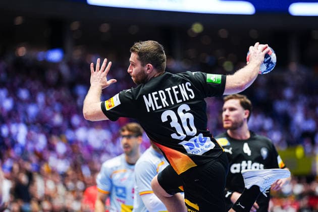Throw Goal Lukas Mertens Germany, 36 DEN, Germany vs Spain, Handball, EHF European Championship 2026, Group A, Matchday 3, 19 01 2026 DEN, Germany vs Spain, Handball, EHF European Championship 2026, Group A, Matchday 3, 19 01 2026 Herning Copyright: xEibner-Pressefoto MarcelxvonxFehrnx EP_MFN
