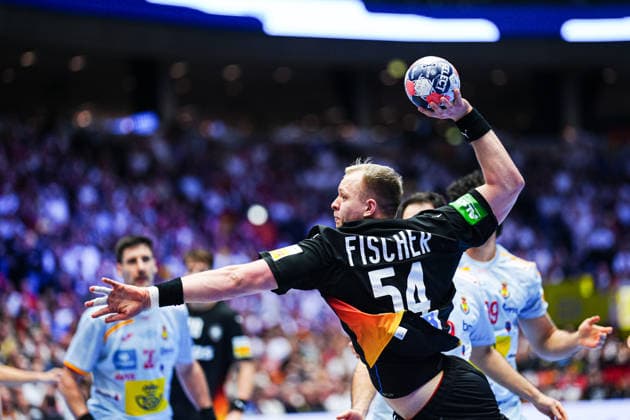 Throw Goal Justus Fischer Germany, 54 DEN, Germany vs Spain, Handball, EHF European Championship 2026, Group A, Matchday 3, 19 01 2026 DEN, Germany vs Spain, Handball, EHF European Championship 2026, Group A, Matchday 3, 19 01 2026 Herning Copyright: xEibner-Pressefoto MarcelxvonxFehrnx EP_MFN