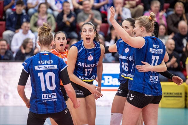 Julia De Paula Allianz MTV Stuttgart, 17 Jubel mit Team GER, Allianz MTV Stuttgart Skurios Volleys Borken, Volleyball Bundesliga, VBL, Spielzeit 2025 2026, 20 01 2026 GER, Allianz MTV Stuttgart Skurios Volleys Borken, Volleyball Bundesliga, VBL, Spielzeit 2025 2026, 20 01 2026 Stuttgart Copyright: xSandyxDinkelackerx EP_SDR