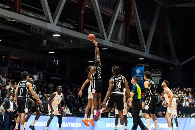 GER, BKT EuroCup, season 2025 2026, Niners Chemnitz Cosea JL Bourg en Bresse 20 01 2026, Messe, Chemnitz, GER, BKT EuroCup, season 2025 2026, Niners Chemnitz Cosea JL Bourg en Bresse Tipp off, Kevin Kokila Cosea JL Bourg en Bresse 34 , Kevin Yebo Niners Chemnitz, 0 Foto Alexander Trienitz Chemnitz Messe Sachsen Germany