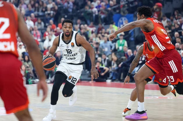 Sterling Brown Partizan Mozzart Bet Belgrade, 12 with David McCormack FC Bayern Basketball, 33 , GER, FC Bayern Basketball vs Partizan Mozzart Bet Belgrade, Basketball, Euroleague, Matchday 23, Season 2025 2026, 20 01 2026, GER, FC Bayern Basketball vs Partizan Mozzart Bet Belgrade, Basketball, Euroleague, Matchday 23, Season 2025 2026, 20 01 2026 Munich Copyright: xEibner-Pressefoto JennixMaulx EP_JML