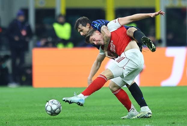 Viktor Gyokeres of Arsenal competes for the ball with Francesco Acerbi of Inter Milan Inter Milan v Arsenal, UEFA Champions League, Group Stage, Football, San Siro, Milan, Italy - 20 Jan 2026Milan San Siro Italy EDITORIAL USE ONLY No use with unauthorised audio, video, data, fixture lists, club league logos or live services. Online in-match use limited to 120 images, no video emulation. No use in betting, games or single club league player publications. Copyright: xMichaelxZemanek Shutterstockx 16348333ap