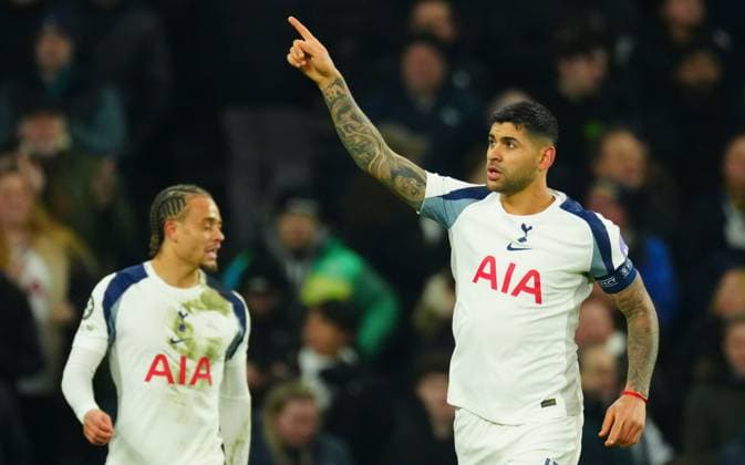 Cristian Romero of Tottenham Hotspur celebrates scoring the opening goal Tottenham Hotspur v Borussia Dortmund, UEFA Champions League, Group Stage, Football, Tottenham Hotspur Stadium, London, UK - 20 Jan 2026London Tottenham Hotspur Stadium United Kingdom EDITORIAL USE ONLY No use with unauthorised audio, video, data, fixture lists, club league logos or live services. Online in-match use limited to 120 images, no video emulation. No use in betting, games or single club league player publications. Copyright: xJavierxGarcia Shutterstockx 16348311cm