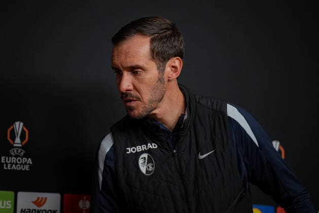 Soccer, Bundesliga, Men, Freiburg Europa Park Stadion, Sport, Europa Park Stadion, Press Conference, Europa League match, Maccabi Tel aviv, Julian Schuster SC Freiburg, Coach Freiburg Europa Park Stadion Baden Württemberg Germany Copyright: xFINLEYxMÖRCHx