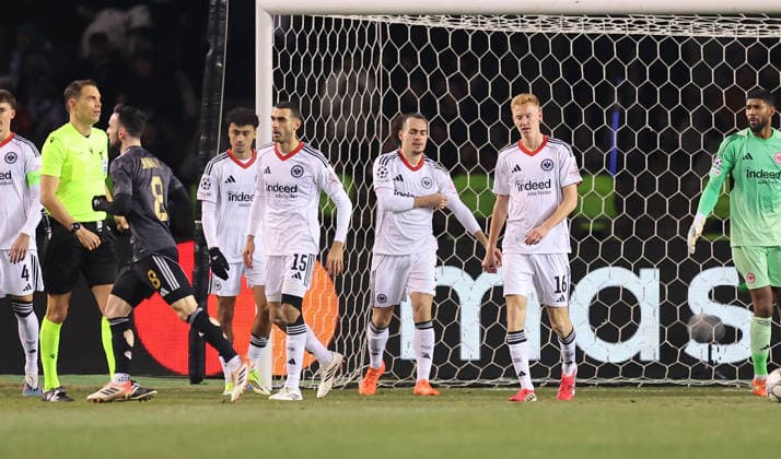 21 01 2026, Football UEFA Champions League, Qarabag Agdam FK Eintracht Frankfurt, v l , Nathaniel Brown Eintracht Frankfurt , Ellyes Skhiri Eintracht Frankfurt , Arthur Theate Eintracht Frankfurt , Hugo Larsson Eintracht Frankfurt disappointed, disappointed looking, dissapointed, sad, frustrated, frustrated, frustrated DFL DFB REGULATIONS PROHIBIT ANY USE OF PHOTOGRAPHS AS IMAGE SEQUENCES AND OR QUASI VIDEO xdcx Copyright: HMBxMedia Claus