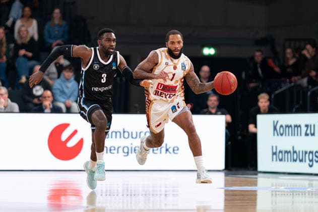 RJ Cole Umana Reyer Venice, 1 on the dribble against Osaro Rich Veolia Towers Hamburg, 03 , GER, Veolia Towers Hamburg vs Umana Reyer Venice, Basketball, EuroCup, Matchday 15, Season 2025 2026, 21 01 2026 GER, Veolia Towers Hamburg vs Umana Reyer Venice, Basketball, EuroCup, Matchday 15, Season 2025 2026, 21 01 2026 Hamburg Copyright: xEibner-Pressefoto MaxxVincenx EP_MVN