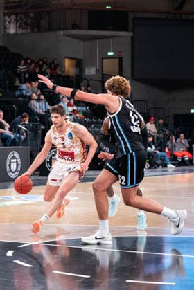 Leonardo Candi Umana Reyer Venice, 7 on the dribble, GER, Veolia Towers Hamburg vs Umana Reyer Venice, Basketball, EuroCup, Matchday 15, Season 2025 2026, 21 01 2026 GER, Veolia Towers Hamburg vs Umana Reyer Venice, Basketball, EuroCup, Matchday 15, Season 2025 2026, 21 01 2026 Hamburg Copyright: xEibner-Pressefoto MaxxVincenx EP_MVN