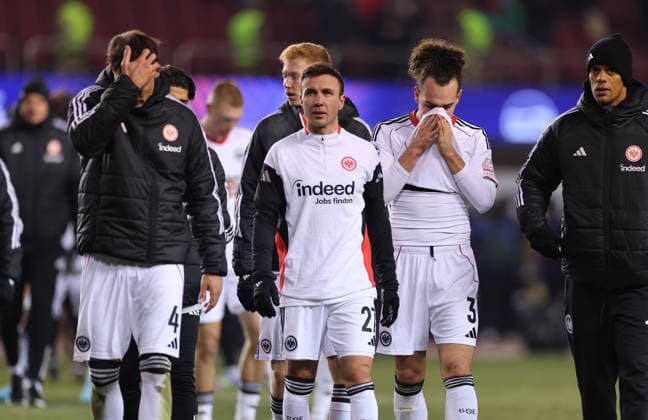 21 01 2026, Football UEFA Champions League, Qarabag Agdam FK Eintracht Frankfurt, v l , Robin Koch Eintracht Frankfurt , Mario Götze Eintracht Frankfurt , Arthur Theate Eintracht Frankfurt enttaeuscht, enttaeuscht schauenend, dissapointed, traurig, frustiert, frust, gefrustet, frustrated DFL DFB REGULATIONS PROHIBIT ANY USE OF PHOTOGRAPHS AS IMAGE SEQUENCES AND OR QUASI VIDEO xdcx Copyright: HMBxMedia Claus