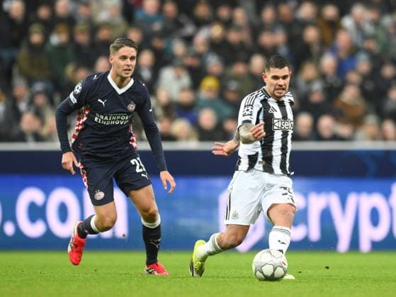 Bruno Guimaraes of Newcastle United (right) and Joey Veerman of PSV Eindhoven Newcastle United v PSV Eindhoven, UEFA Champions League, Group Stage, Football, St James Park, Newcastle, UK - 21 Jan 2026Newcastle St James Park United Kingdom EDITORIAL USE ONLY No use with unauthorised audio, video, data, fixture lists, club league logos or live services. Online in-match use limited to 120 images, no video emulation. No use in betting, games or single club league player publications. Copyright: xRichardxLee Shutterstockx 16348359cf