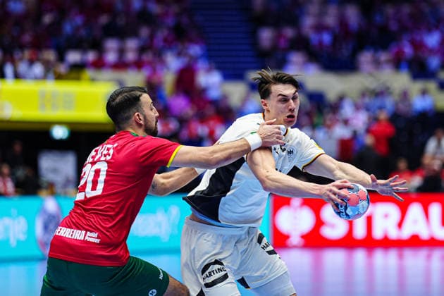 Miguel Neves Portugal, 20 , Miro Schluroff Germany, 05 DEN, Germany vs Portugal, Handball, EHF European Championship 2026, Main Round, Matchday 1, 22 01 2026 DEN, Germany vs Portugal, Handball, EHF European Championship 2026, Main Round, Matchday 1, 22 01 2026 Herning Copyright: xEibner-Pressefoto MarcelxvonxFehrnx EP_MFN