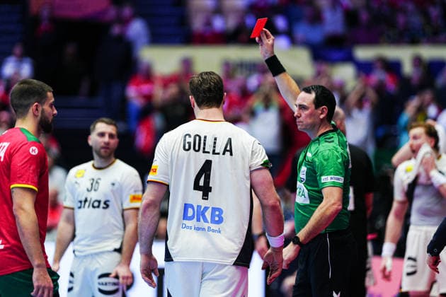 Red card sending off Johannes Golla Germany, 04 DEN, Germany vs Portugal, Handball, EHF European Championship 2026, Main Round, Matchday 1, 22 01 2026 DEN, Germany vs Portugal, Handball, EHF European Championship 2026, Main Round, Matchday 1, 22 01 2026 Herning Copyright: xEibner-Pressefoto MarcelxvonxFehrnx EP_MFN