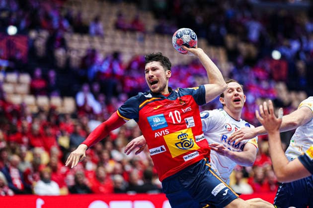 Throw Goal Alex Dujshebaev Spain, 10 DEN, Spain vs. Norway, Handball, EHF European Championship 2026, Main Round, Matchday 1, 22 01 2026 DEN, Spain vs. Norway, Handball, EHF European Championship 2026, Main Round, Matchday 1, 22 01 2026 Herning Copyright: xEibner-Pressefoto MarcelxvonxFehrnx EP_MFN