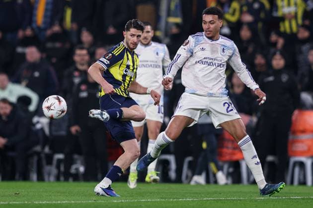 Tyrone Mings of Aston Villa intercepts the ball from Morgan Rogers of Aston Villa Fenerbache v Aston Villa, UEFA Europa League, Group Stage, Football, Sukru Saracoglu Stadium, Istanbul, Turkiye - 22 Jan 2026Istanbul Sukru Saracoglu Stadium Turkey EDITORIAL USE ONLY No use with unauthorised audio, video, data, fixture lists, club league logos or live services. Online in-match use limited to 120 images, no video emulation. No use in betting, games or single club league player publications. Copyright: xRaddadxJebarah Shutterstockx 16348379bf