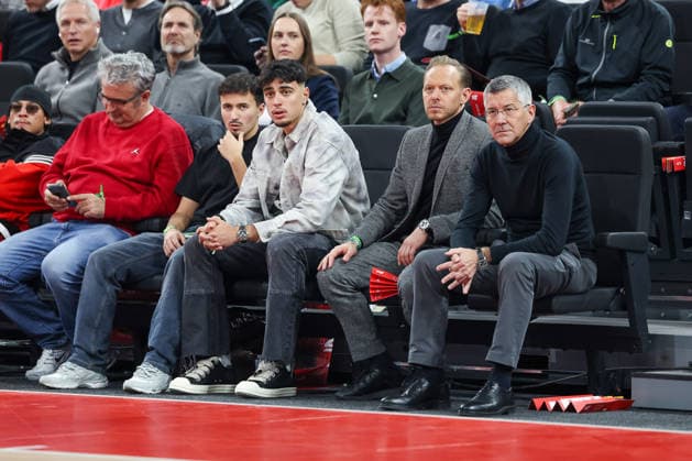 Aleksandar Pavlovic FC Bayern Muenchen, 45 with Herbert Hainer FC Bayern Muenchen, President , GER, FC Bayern Basketball vs Valencia Basket, Basketball, Euroleague, 24 Matchday, Season 2025 2026, 22 01 2026, GER, FC Bayern Basketball vs Valencia Basket, Basketball, Euroleague, 24 Matchday, Season 2025 2026, 22 01 2026 Muenchen Copyright: xEibner-Pressefoto JennixMaulx EP_JML